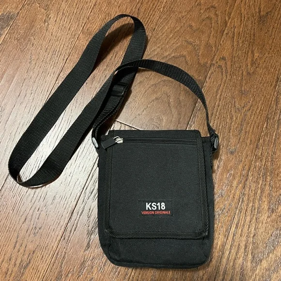 小物 SPECIAL 60S VINTAGE CROSS BANDANA BLACK Bandana ヴィテージバンダナ クロス 紺 60s- USA製 新品 | DUFF